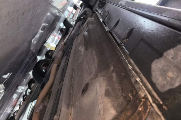 Used Renault Koleos 2018 2.0L Two-Wheel Drive 120th Anniversary Limited Edition Right Side Sill