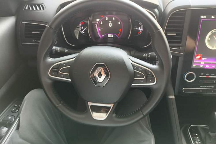 Used Renault Koleos 2018 2.0L Two-Wheel-Drive Luxury Edition Steering Wheel