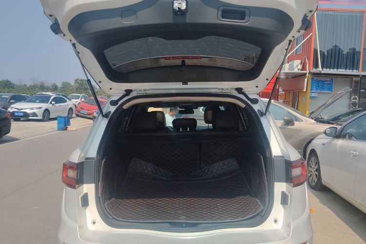 Used Renault Koleos 2018 2.0L Two-Wheel-Drive Luxury Edition Trunk