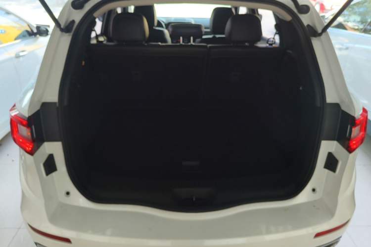 Used Renault Koleos 2018 2.0L Two-Wheel-Drive Luxury Edition Trunk