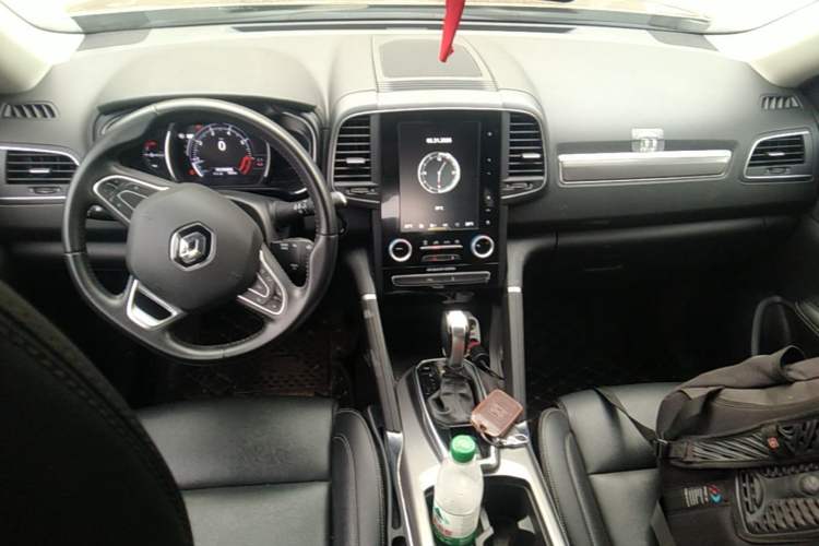 Used Renault Koleos 2018 2.0L Two-Wheel-Drive Luxury Edition Center Console