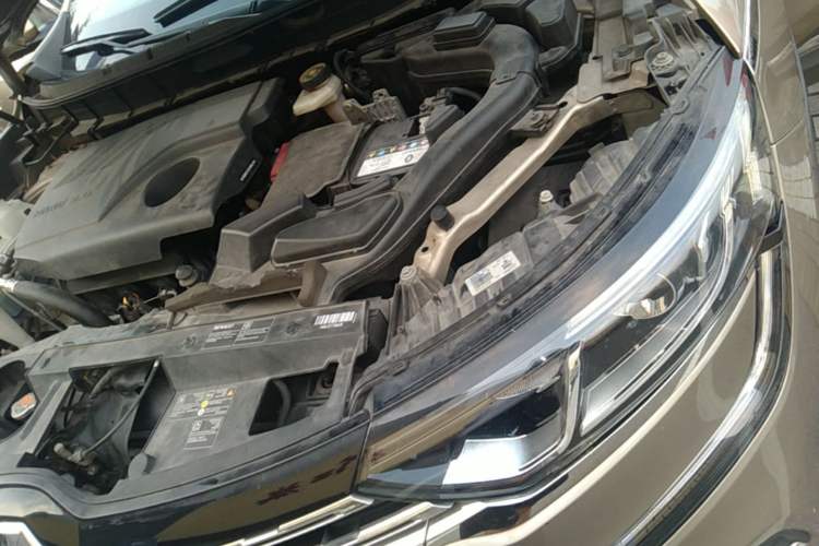 Used Renault Koleos 2018 2.0L Two-Wheel-Drive Luxury Edition Engine Bay Left