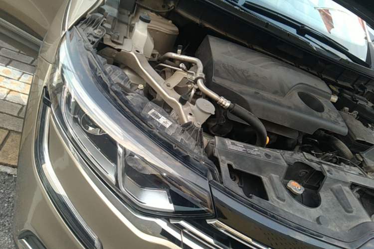 Used Renault Koleos 2018 2.0L Two-Wheel-Drive Luxury Edition Engine Bay Right
