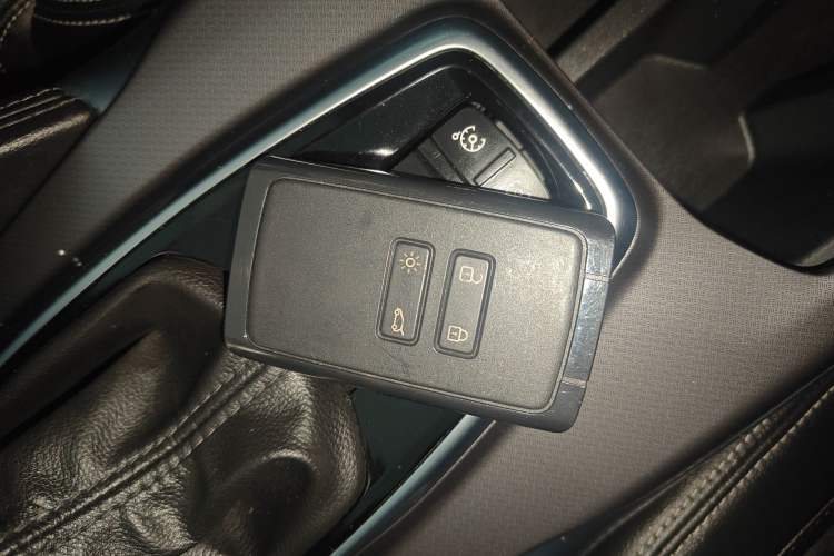 Used Renault Koleos 2018 2.5L Two-Wheel Drive Prestige Edition Interior 1