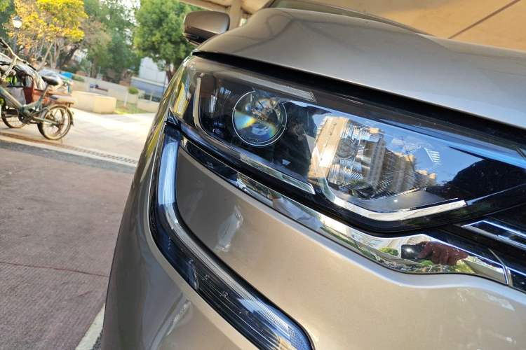 Used Renault Koleos 2018 2.5L Two-Wheel Drive Prestige Edition Right Front Headlight
