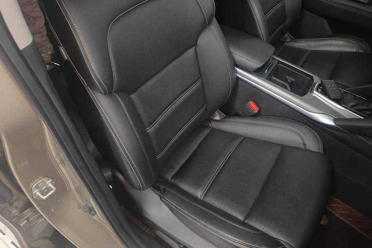 Used Renault Koleos 2018 2.5L Two-Wheel Drive Prestige Edition Right Front Seat