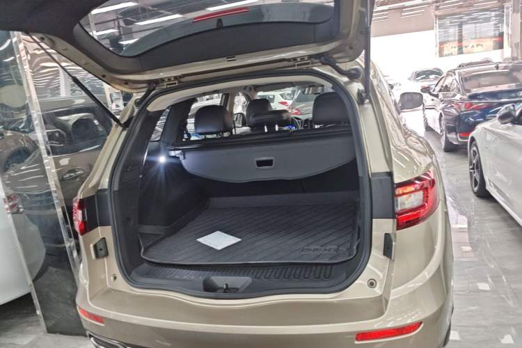 Used Renault Koleos 2018 2.5L Two-Wheel Drive Prestige Edition Trunk