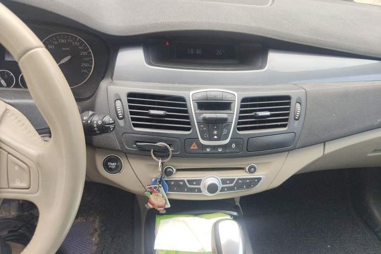 Used Renault Laguna 2009 2.0T Audio And AC Panel