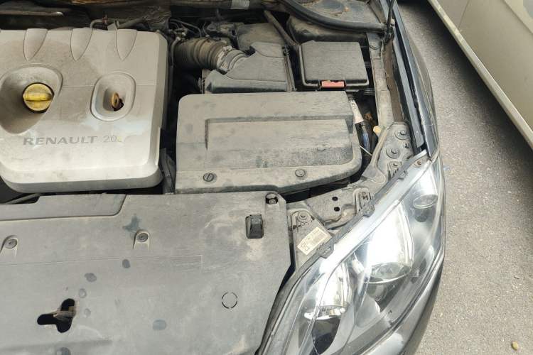 Used Renault Laguna 2009 2.0T Engine Bay Left