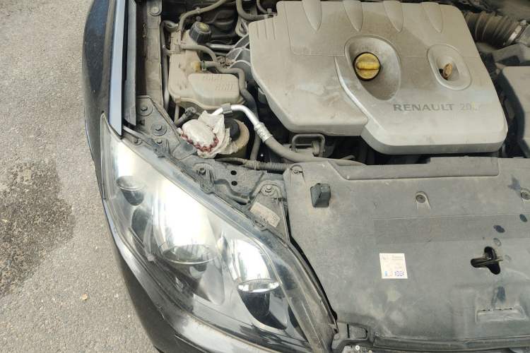 Used Renault Laguna 2009 2.0T Engine Bay Right