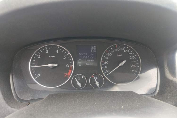 Used Renault Laguna 2009 2.0T Odometer Close Up
