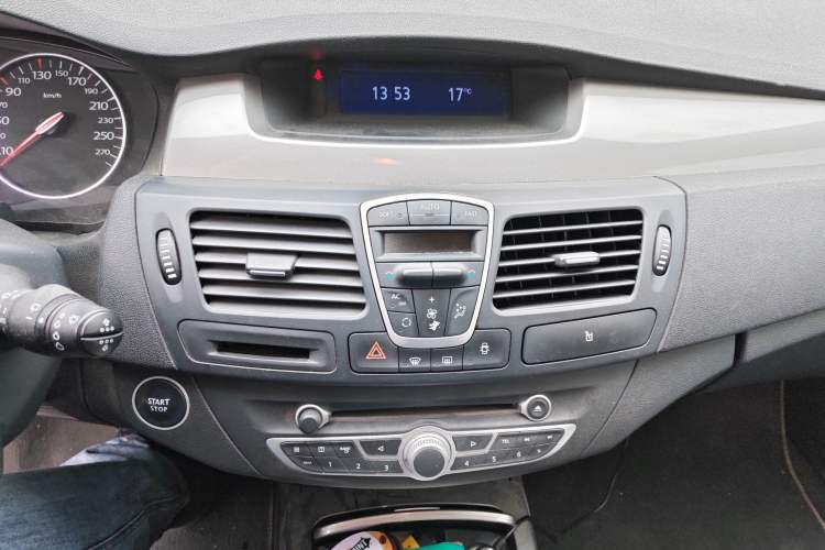 Used Renault Laguna 2011 2.0T Comfort Edition Audio And AC Panel