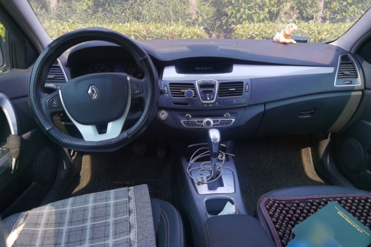 Used Renault Laguna 2011 2.0T Comfort Edition Center Console