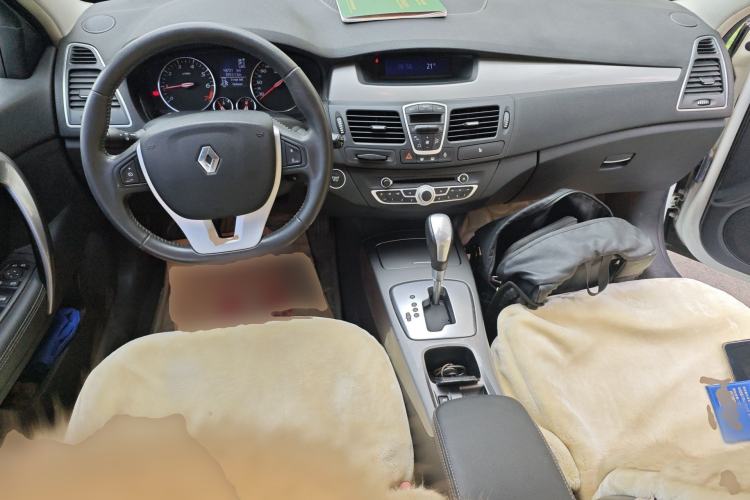 Used Renault Laguna 2011 2.0T Comfort Edition Center Console