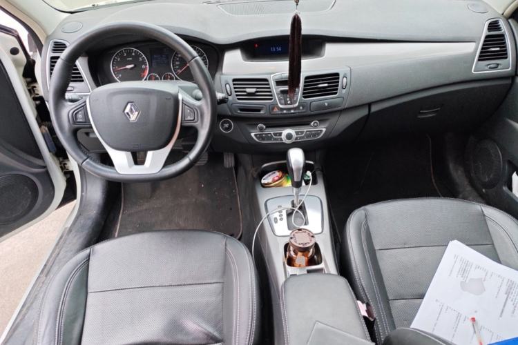 Used Renault Laguna 2011 2.0T Comfort Edition Center Console