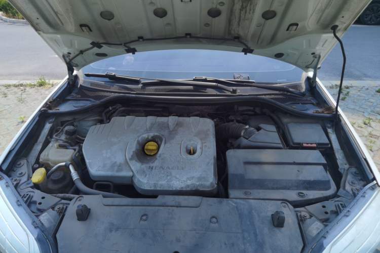 Used Renault Laguna 2011 2.0T Comfort Edition Engine Bay