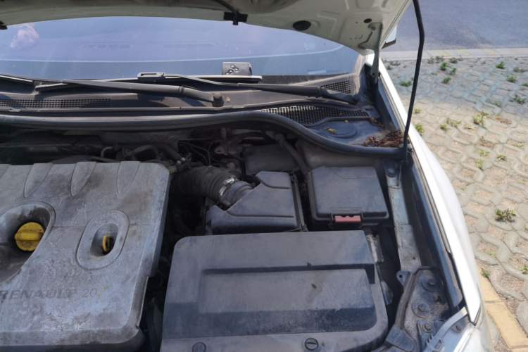 Used Renault Laguna 2011 2.0T Comfort Edition Engine Bay Left