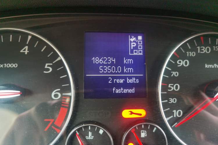 Used Renault Laguna 2011 2.0T Comfort Edition Odometer Close Up