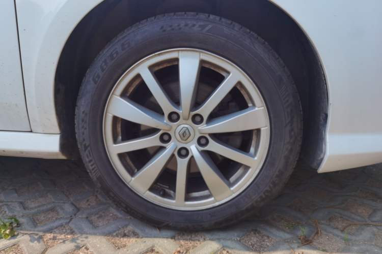 Used Renault Laguna 2011 2.0T Comfort Edition Right Front Wheel Hub