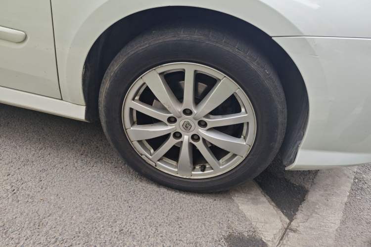 Used Renault Laguna 2011 2.0T Comfort Edition Right Front Wheel Hub
