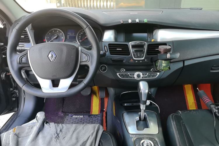 Used Renault Laguna 2012 Gu Bei 2.0T Luxury Navigation Edition Center Console