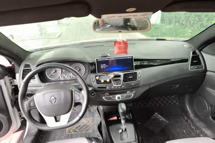 Used Renault Laguna 2012 Gu Bei 2.0T Luxury Navigation Edition Center Console