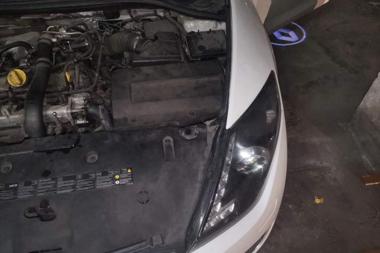 Used Renault Laguna 2012 Gu Bei 2.0T Luxury Navigation Edition Engine Bay Left