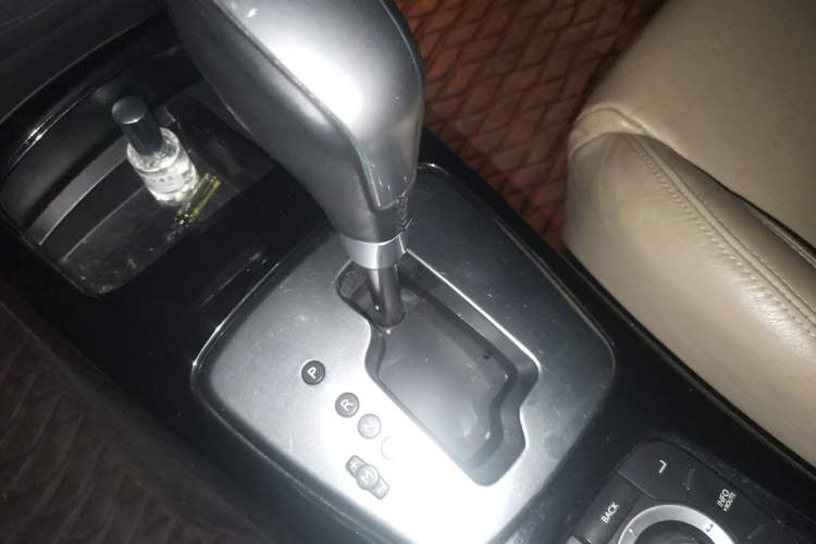 Used Renault Laguna 2012 Gu Bei 2.0T Luxury Navigation Edition Gear Lever