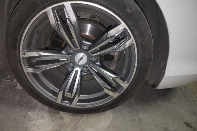 Used Renault Laguna 2012 Gu Bei 2.0T Luxury Navigation Edition Right Front Wheel Hub
