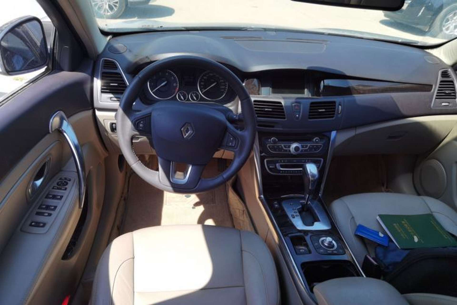 Used Renault Latitude 2011 2.5L Automatic Flagship Navigation Edition Center Console
