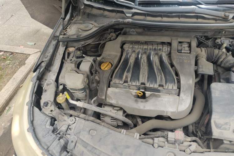 Used Renault Latitude 2011 2.0L CVT Luxury Navigation Edition Engine Bay Right