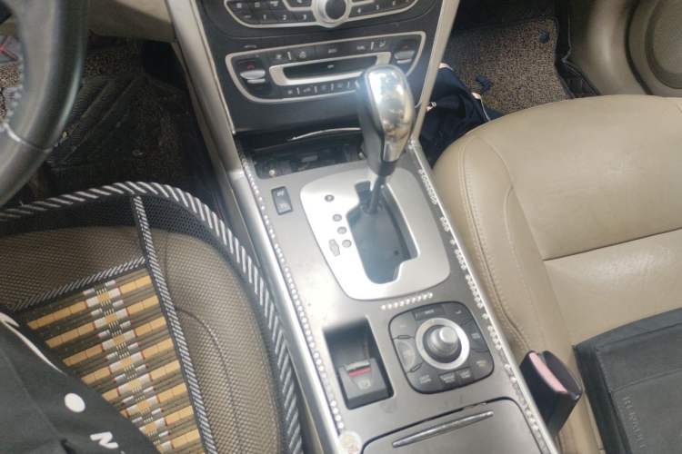 Used Renault Latitude 2011 2.0L CVT Luxury Navigation Edition Gear Lever