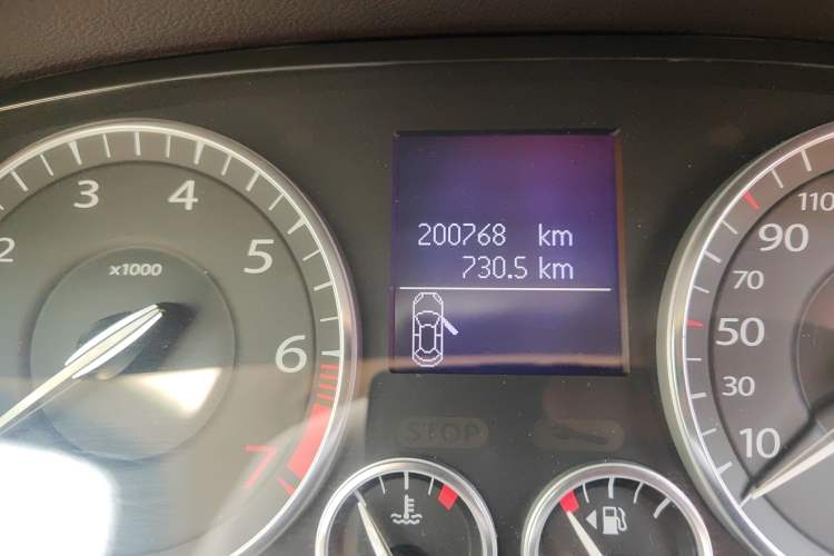 Used Renault Latitude 2011 2.5L Automatic Flagship Navigation Edition Odometer Close Up