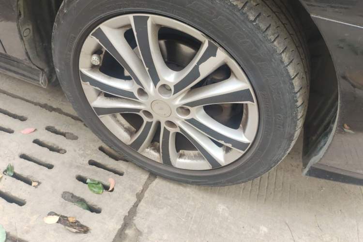 Used Renault Latitude 2011 2.0L CVT Luxury Navigation Edition Right Front Wheel Hub