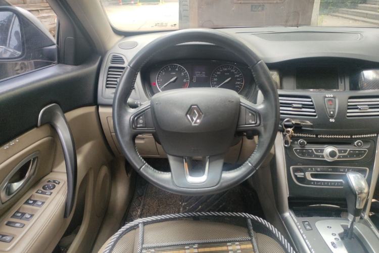 Used Renault Latitude 2011 2.0L CVT Luxury Navigation Edition Steering Wheel