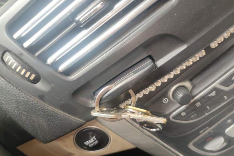 Used Renault Latitude 2011 2.0L CVT Luxury Navigation Edition Vehicle Key