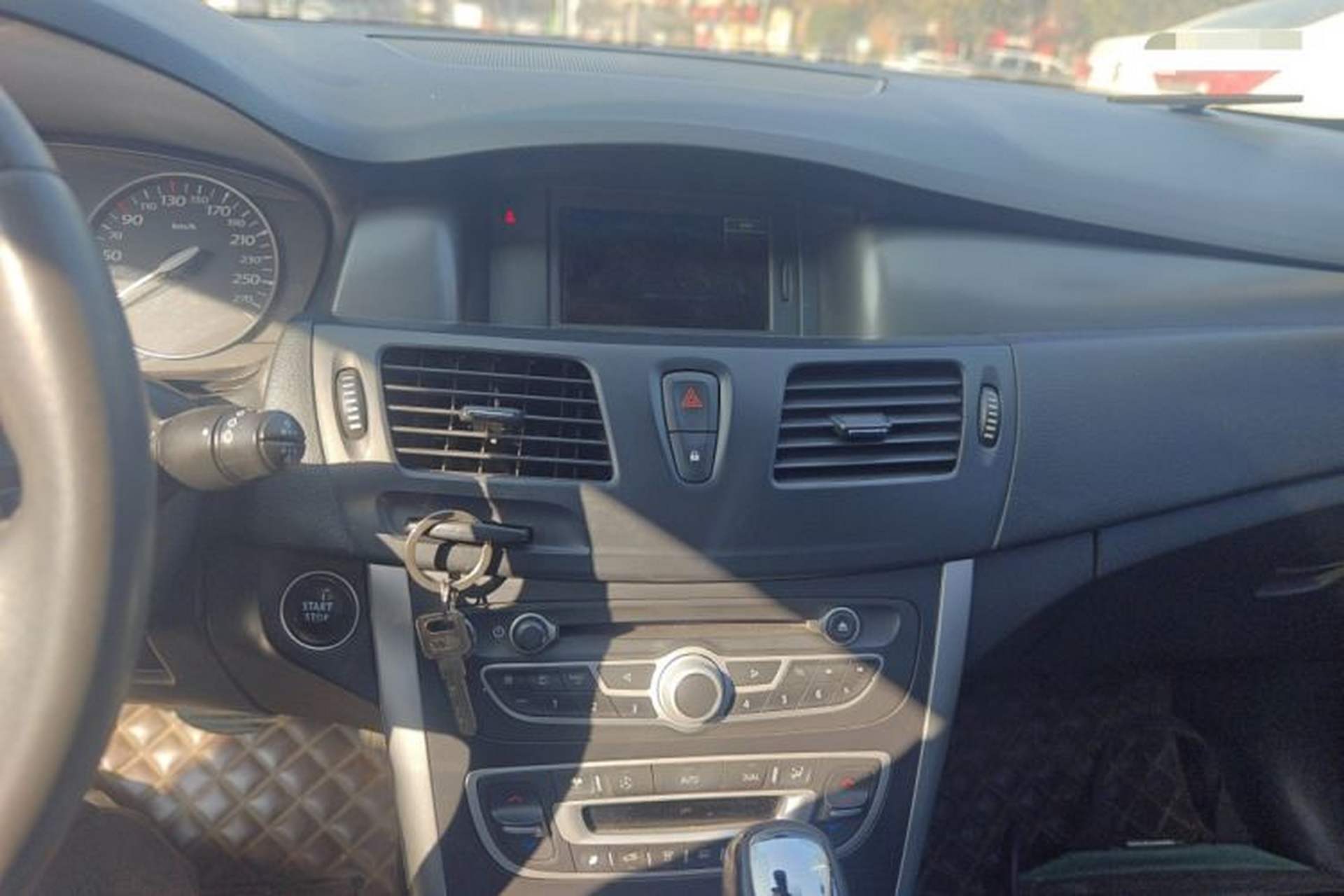 Used Renault Latitude 2011 2.0L CVT Luxury Navigation Edition Audio And AC Panel