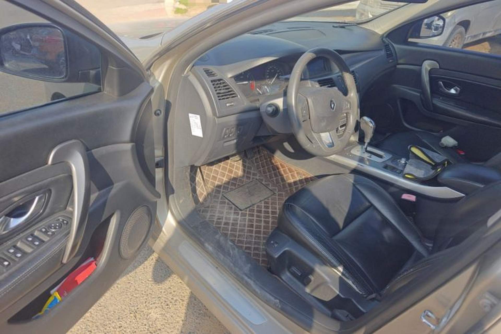 Used Renault Latitude 2011 2.0L CVT Luxury Navigation Edition Driver Seat