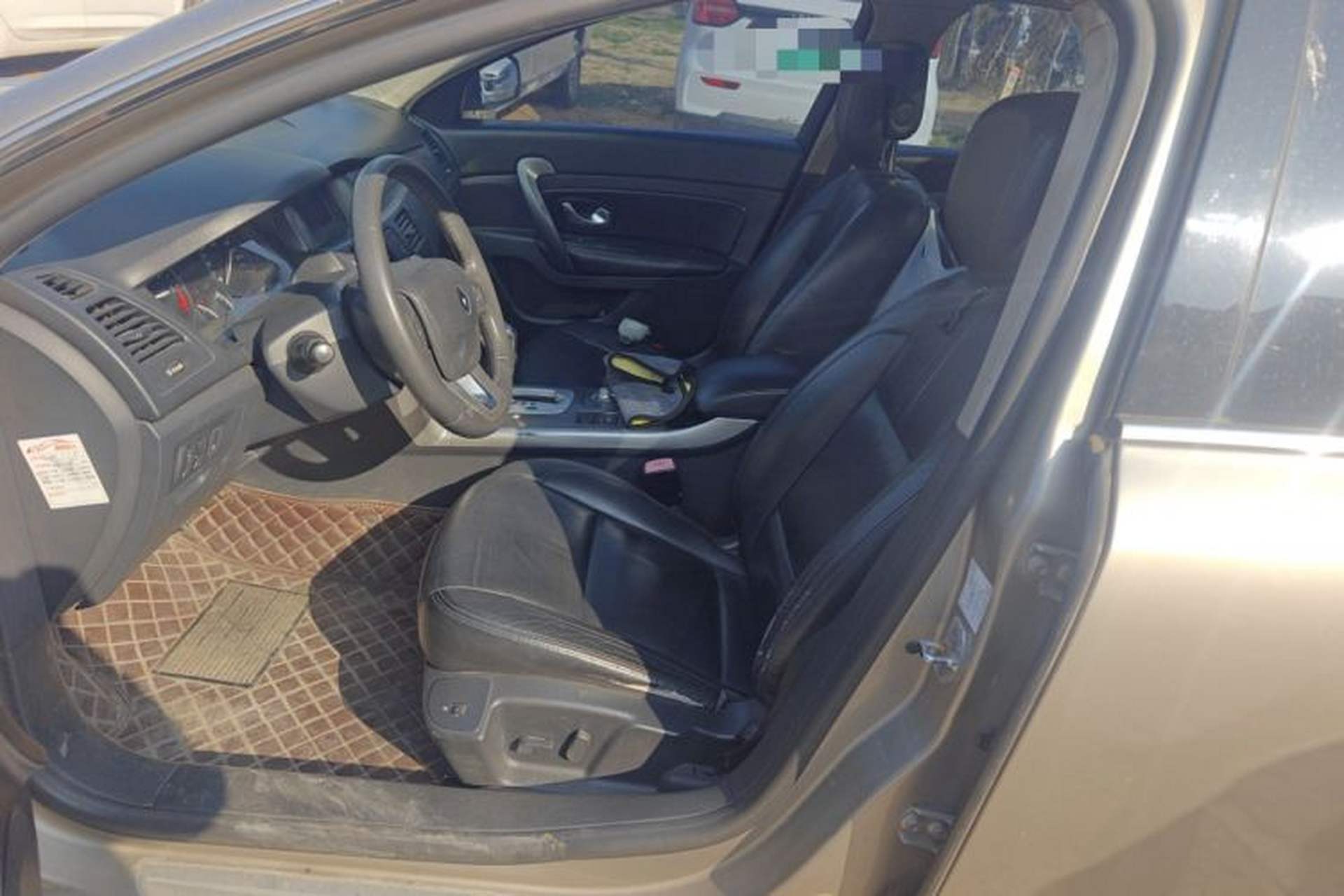 Used Renault Latitude 2011 2.0L CVT Luxury Navigation Edition Left Front Seat