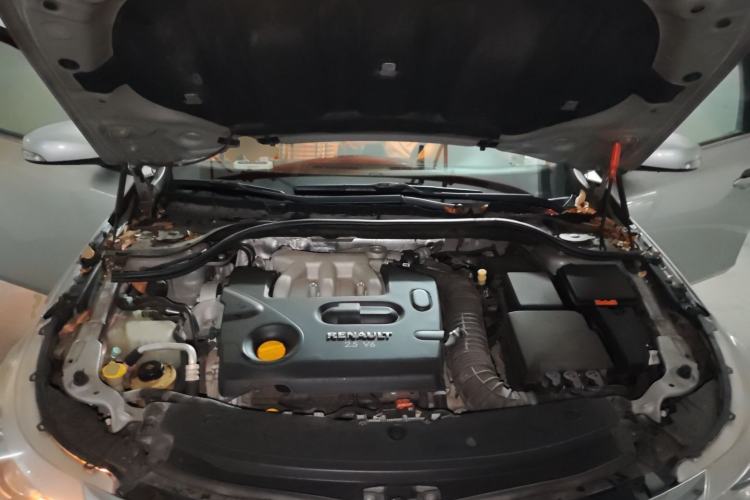 Used Renault Latitude 2011 2.5L Automatic Luxury Navigation Edition Engine Bay