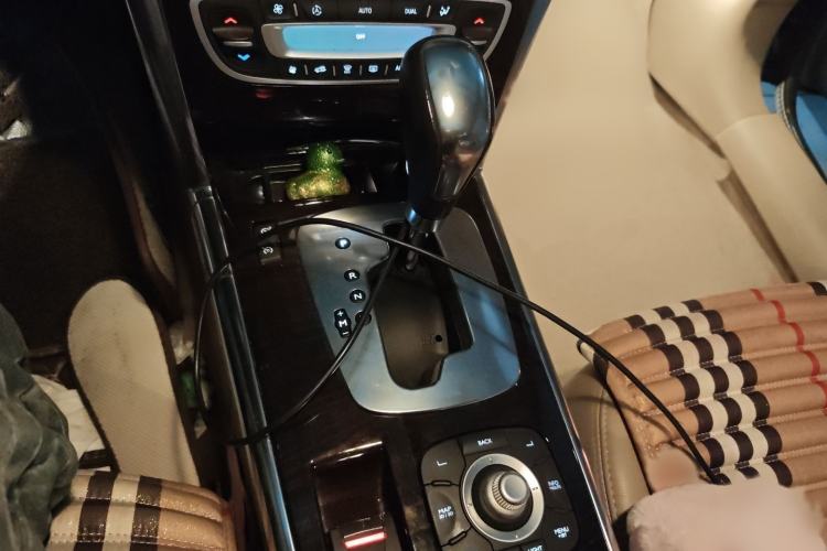 Used Renault Latitude 2011 2.5L Automatic Luxury Navigation Edition Gear Lever