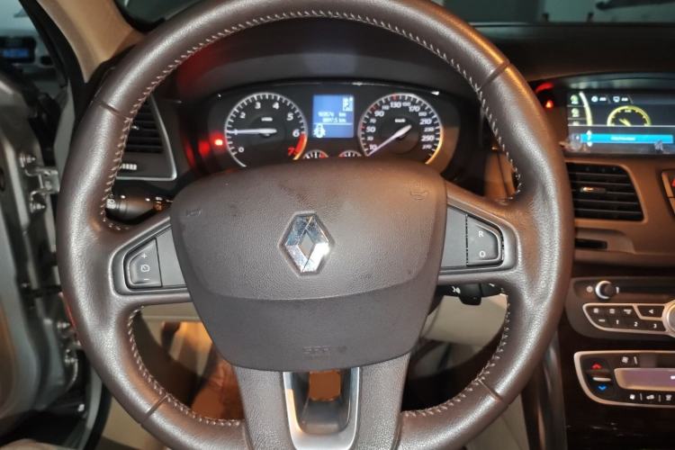 Used Renault Latitude 2011 2.5L Automatic Luxury Navigation Edition Steering Wheel