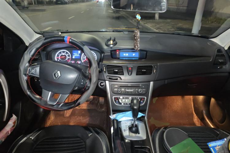 Used Renault Latitude 2013 2.0L CVT Fashion Edition Center Console