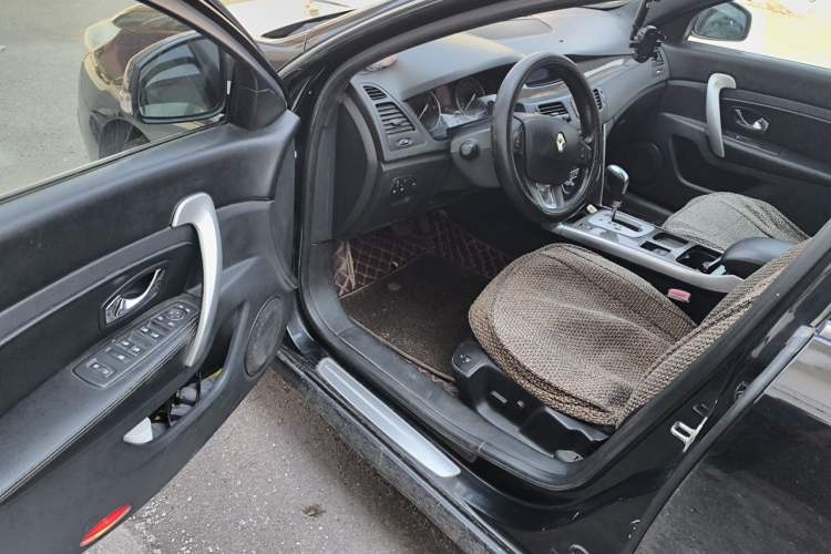 Used Renault Latitude 2013 Facelift 2.0L CVT Luxury Edition Driver Seat