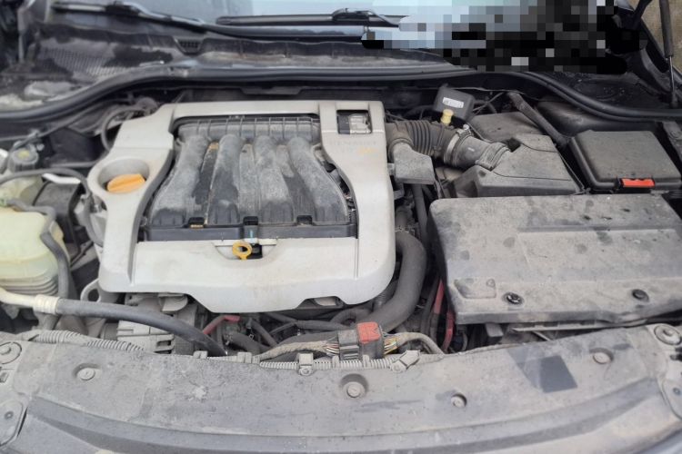Used Renault Latitude 2013 Revised Version 2.0L CVT Comfort Edition Engine Bay