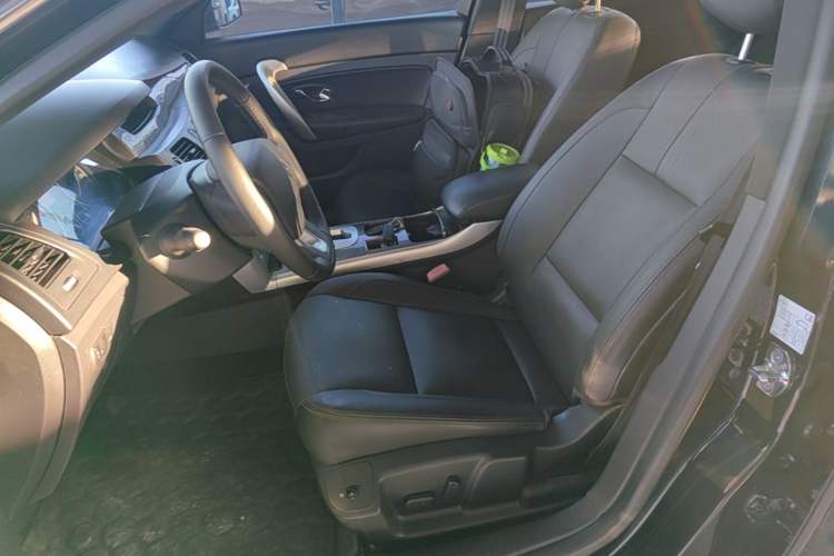 Used Renault Latitude 2013 Facelift 2.0L CVT Luxury Edition Left Front Seat