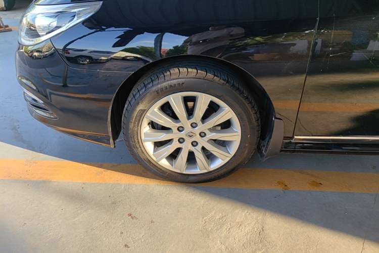 Used Renault Latitude 2013 Facelift 2.0L CVT Luxury Edition Left Front Wheel Hub