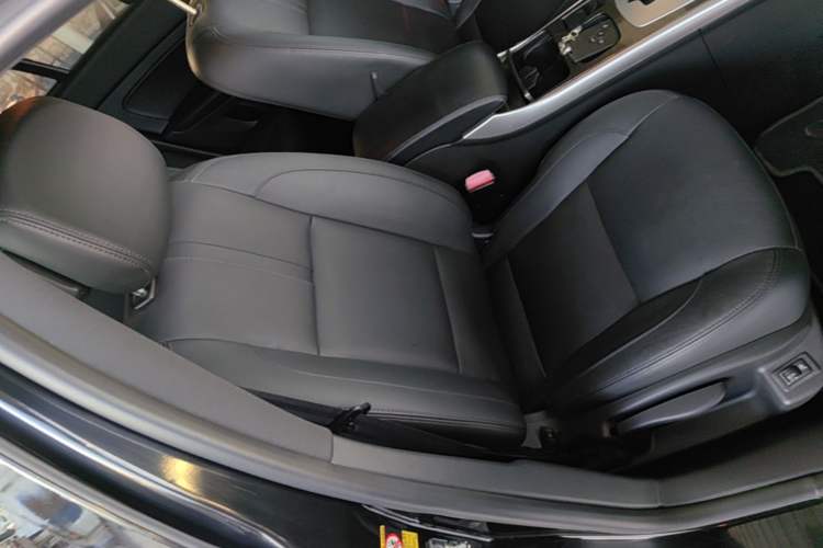 Used Renault Latitude 2013 Facelift 2.0L CVT Luxury Edition Right Front Seat