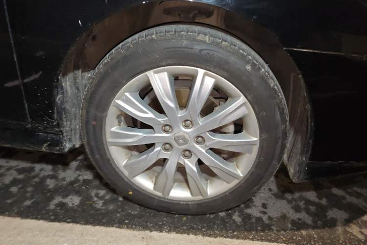 Used Renault Latitude 2013 2.0L CVT Fashion Edition Right Front Wheel Hub