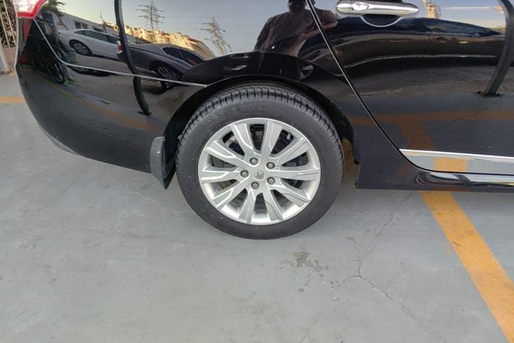 Used Renault Latitude 2013 Facelift 2.0L CVT Luxury Edition Right Rear Wheel Hub